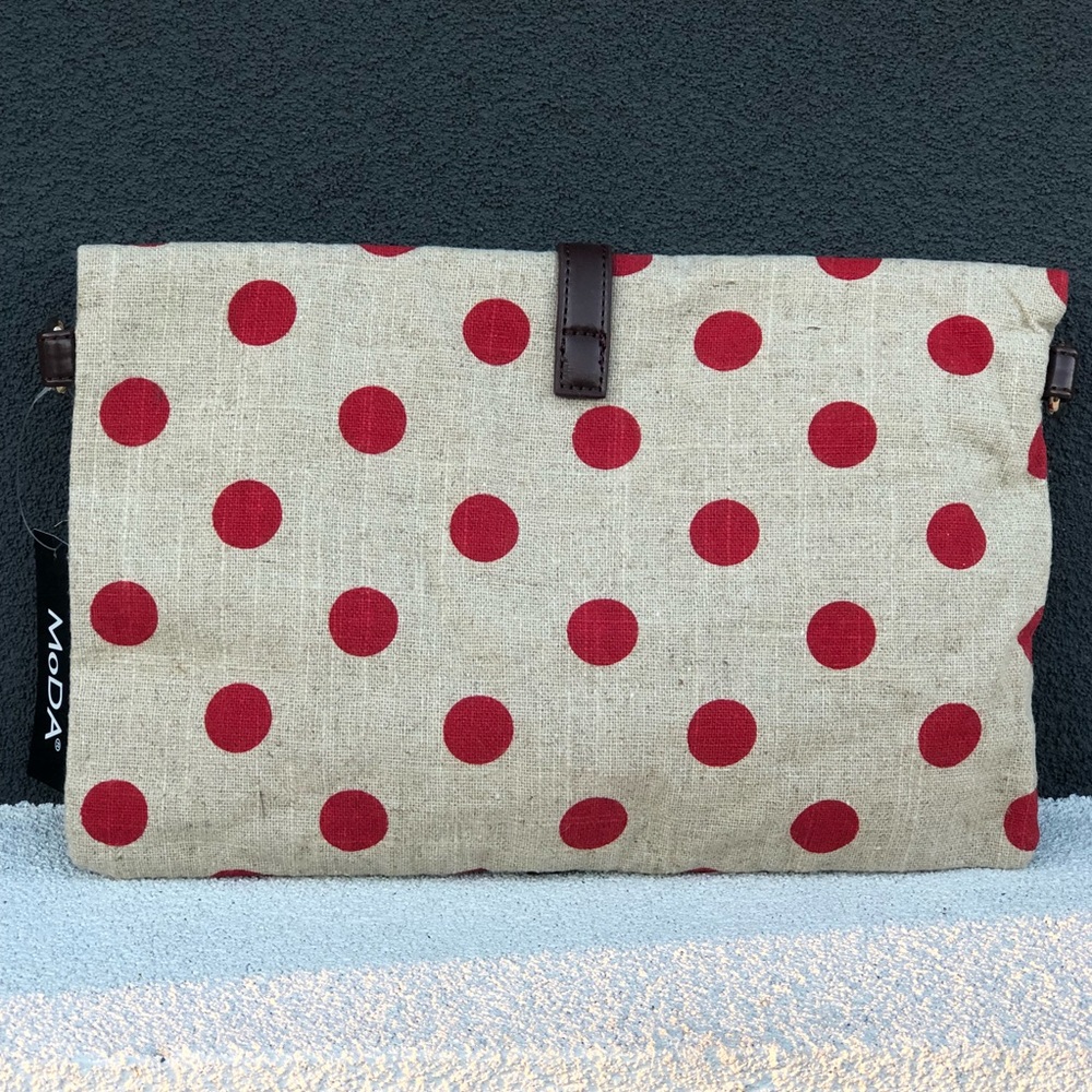 New Polka Dot Clutch - Picture 3 of 8